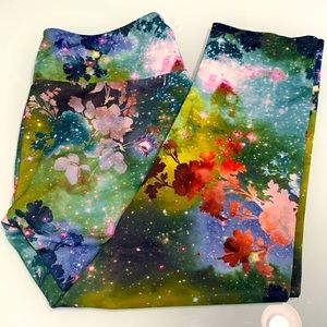 ONZIE capri workout leggings.